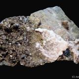 Epidota<br />Cala, Comarca Sierra de Huelva, Huelva, Andalucía, España<br />9 x 7 cm<br /> (Autor: Joan Niella)