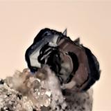 Hematite<br />Les Courtes, Bassin du Talèfre, Mont Blanc Massif, Chamonix, Haute-Savoie, Auvergne-Rhône-Alpes, France<br />30mm * 20mm * 20mm<br /> (Author: Philippe Durand)