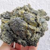 Calcopirita, Arsenopirita, Fluorapatito, Siderita, Moscovita, Fluorita<br />Minas da Panasqueira, niveles 0-1, Aldeia de São Francisco de Assis, Covilhã, Castelo Branco, Cova da Beira, Centro, Portugal<br />9,8 x 8,2 cm.<br /> (Autor: Carles)