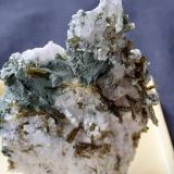 Epidote, Quartz, Titanite, Orthoclase (variety adularia), Prehnite<br />Baveno, Maggiore Lake, Verbano-Cusio-Ossola Province, Piedmont (Piemonte), Italy<br />4,5 x 3,5 cm<br /> (Author: Volkmar Stingl)