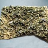 Epidota<br />Adons, El Pont de Suert, Comarca Alta Ribagorza, Lérida / Lleida, Cataluña / Catalunya, España<br />5 x 4 cm<br /> (Autor: Joan Niella)