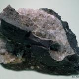 Chabazita<br />Ben Lomond, Condado Hardinge, Nueva Gales del Sur, Australia<br />75 x 60 mm<br /> (Autor: Joan Niella)