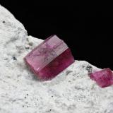 Berilo (variedad berilo rojo)<br />Concesiones Ruby Violet, Montes Wah Wah, Condado Beaver, Utah, USA<br />cristal 10mm<br /> (Autor: Ramon A  Lopez Garcia)