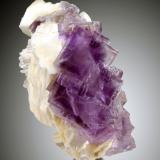 Fluorita, Barita<br />La Cabaña, Valdelmar, zona minera de Berbes, Berbes, Ribadesella, Comarca Oriente, Principado de Asturias (Asturias), España<br />13x10, cristales hasta 3cm<br /> (Autor: Raul Vancouver)