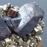 Galena, Pirita<br />Mina Krushev dol, Zona minera Madan, Montes Rhodope, Smolyan Oblast, Bulgaria<br />5 x 4 cm.<br /> (Autor: javier ruiz martin)
