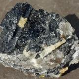Beryl, Schorl (Group Tourmaline)<br />Slocum prospect, East Hampton (Chatham), Middlesex County, Connecticut, USA<br />4 x 3 cm<br /> (Author: Volkmar Stingl)