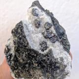 Chalcocita (Calcosina), Calcita<br />Mina Las Cruces, Gerena-Guillena-Salteras, Comarca Sierra Norte, Sevilla, Andalucía, España<br />6,5 x 5,5 cm.<br /> (Autor: Carles)