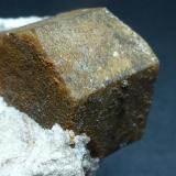 Magnesita (variedad pistomesita), YesoAlbatera, Comarca Vega Baja del Segura, Alicante / Alacant, Valencian Community / Comunitat Valenciana, Spain5 x 4 cm. la pieza, 2 x 1,5 el cristal (Autor: javier ruiz martin)