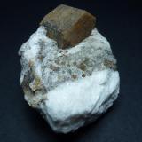 Magnesita (variedad pistomesita), YesoAlbatera, Comarca Vega Baja del Segura, Alicante / Alacant, Valencian Community / Comunitat Valenciana, Spain5 x 4 cm. la pieza, 2 x 1,5 el cristal (Autor: javier ruiz martin)