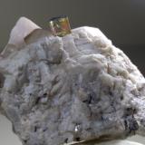 Elbaite, Quartz, OrthoclaseFonte del Prete, San Piero in Campo, Campo nell'Elba, Isla de Elba, Provincia Livorno, Toscana, Italia53,4 x 40,2 mm (Author: Sante Celiberti)