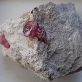 Beryl (variety red beryl)<br />Ruby Violet Claims, Wah Wah Mountains, Beaver County, Utah, USA<br />2,5 x 2 cm<br /> (Author: Volkmar Stingl)