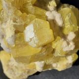 Sulfur, AragoniteMina Cozzo Disi, Casteltermini, Provincia Agrigento (Girgenti), Sicilia, Italia8,5 x 6 cm (Author: Volkmar Stingl)