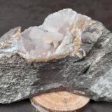Heulandite, QuartzWildon (Weitendorf), Distrito Leibnitz, Estiria/Steiermark, Austria19 x 8 cm (Author: Volkmar Stingl)