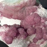 Fluorite, Quartz<br />Baimashan tunnel (construction site), Qianbaxia, Wuyishan, Nanping Prefecture, Fujian Province, China<br />7,5 x 7 cm<br /> (Author: Volkmar Stingl)