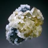 Fluorite, Quartz, and GalenaCantera Blue Circle Cement (Cantera Eastgate), Eastgate, Weardale, North Pennines Orefield, County Durham, Inglaterra / Reino Unido7x5x4 cm overall size. (Author: Jesse Fisher)