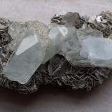 Beryl (variety Aquamarine), Muscovite<br />Mount Xuebaoding, Pingwu, Mianyang Prefecture, Sichuan Province, China<br />9,5 x 4,5 cm<br /> (Author: Volkmar Stingl)