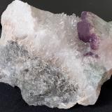 Fluorite, Quartz<br />Baimashan tunnel (construction site), Qianbaxia, Wuyishan, Nanping Prefecture, Fujian Province, China<br />6 x 5,5 cm<br /> (Author: Volkmar Stingl)