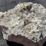 Pyrite, Laumontite, Quartz, CalciteTúnel Anyuanshan (obras), Wuyishan, Prefectura Nanping, Provincia Fujian, China5 x 4,5 cm (Author: Volkmar Stingl)