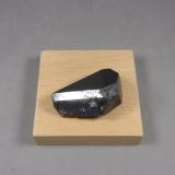 Columbita-(Mn)<br />Taquaral, Itinga, Vale do Jequitinhonha, Minas Gerais, Brasil<br />3,8 x 2,6 x 1,5 cm.<br /> (Autor: J. G. Alcolea)