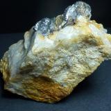 Molibdenita, CuarzoLas Cabañuelas Mine, El Canchal, Hoyo de Manzanares, Comarca Sierra de Guadarrama-Alto Manzanares, Community of Madrid, Spain7 x 6,5 cm. (Autor: javier ruiz martin)