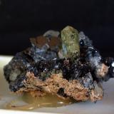 Fluorapatito, Hematites<br />Minas Nuestra Señora del Carmen, La Celia, Jumilla, Comarca Altiplano, Región de Murcia (Murcia), España<br />3 x 2 cm<br /> (Autor: Pedro Antonio)