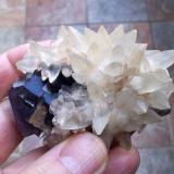 Calcita y FluoritaMekhtar, Distrito Loralai, Balochistan (Baluchistan), Paquistán7 x 5 cm (Autor: Cristalino)