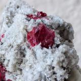 Cinabrio, Calcita, CuarzoEscarlati Mine, level 3, Puerto de las Señales, Maraña, Comarca Montaña Oriental, León, Castile and León, Spain0,6 x 0,6 cm. (Autor: Carles)