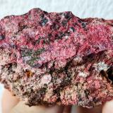 CinabrioMariquita mining group, Cerro de las Minas, Usagre, Comarca Campiña Sur, Badajoz, Extremadura, Spain7,2 x 3,5 cm. (Autor: Carles)