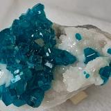 Dioptase, Quartz<br />Tsumeb Mine, Tsumeb, Otjikoto Region, Namibia<br />2,5 x 1,5 cm<br /> (Author: Volkmar Stingl)