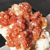 Vanadinite, BaryteZona mina ACF, Distrito minero Mibladen, Mibladen, Midelt, Provincia Midelt, Región Drâa-Tafilalet, MarruecosFoV ca. 3 x 2 cm (Author: Volkmar Stingl)