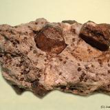 Magnesita (variedad pistomesita)<br />Afloramiento de magnesita, Orihuela, Comarca Vega Baja del Segura, Alicante / Alacant, Comunidad Valenciana / Comunitat Valenciana, España<br />55x40 mm<br /> (Autor: Joan Niella)