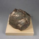 Renierita con BriartitaMina Kipushi, Kipushi, Cinturón de cobre de Katanga, Katanga (Shaba), República Democrática del Congo (Zaire)6,7 x 6,2 x 3,5 cm.  286.6 g. (Autor: J. G. Alcolea)