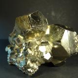 PiritaHuanzala Mine, Huallanca District, Dos de Mayo Province, Huánuco Department, Peru8 x 6 x 4 cm. El cristal mayor 3 x 3 x 3 cm.) (Autor: Felipe Abolafia)