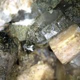 Cuarzo y Microclina.<br />Obras del túnel de Pigot, Autovia C-25, Pla de Pigot, Arbúcies, Comarca La Selva, Massís del Montseny, Gerona / Girona, Cataluña / Catalunya, España<br />4´095 x 2´658 mm.<br /> (Autor: Jesus Franquesa Baucells)