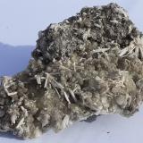 Quartz (variety amethyst), Laumontite, CalciteCantera Capurru, Osilo, Provincia Sassari, Cerdeña/Sardegna, Italia8 x 5 cm (Author: Volkmar Stingl)