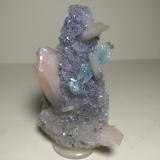 Fluorapophyllite-(K), Stlbite-CaDistrito Jalgaon, Maharashtra, India70 x 45 mm (Author: Sante Celiberti)
