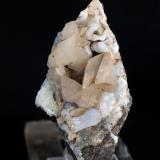 Calcita sobre Cuarzo (variedad calcedonia)<br />Volcán Cabezo Negro de Zeneta, Murcia, Comarca Huerta de Murcia, Región de Murcia (Murcia), España<br />6 x 2 cm<br /> (Autor: Pedro Antonio)