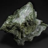 Quartz, Calcite<br />Huanggang Mines, Hexigten Banner (Kèshíkèténg Qí), Chifeng (Ulanhad), Inner Mongolia Autonomous Region, China<br />9.4 x 8.0 cm<br /> (Author: am mizunaka)
