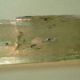 Espodumena (variedad hiddenita)<br />Paprok, Distrito Kamdesh, Provincia Nuristan, Afganistán<br />95x30 mm<br /> (Autor: Joan Niella)