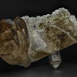 Quartz (variety smoky quartz)<br />Murzinka Mine, Sarapulka District, Sverdlovsk Oblast, Ural, Russia<br />8.9 x 7.0 cm<br /> (Author: am mizunaka)