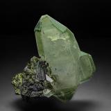 Quartz, Epidote<br />Prince of Wales Island, Ketchikan District, Prince of Wales-Outer Ketchikan Borough, Alaska, USA<br />4.0 x 3.6 cm<br /> (Author: am mizunaka)