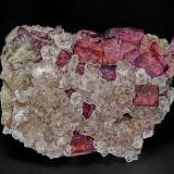 Fluorite, Quartz<br />Highway #17 roadcut, Rossport, Thunder Bay District, Ontario, Canada<br />4.5 x 3.5 cm<br /> (Author: am mizunaka)
