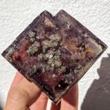 Fluorita, Cuarzo, Pirita, Calcita<br />El Hammam, Ait Mimoune, Provincia Khémisset, Región Rabat-Salé-Kénitra, Marruecos<br />6,0 x 5,5 x 4,0 cm.<br /> (Autor: Carles)