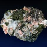Calcita, Epidota, Ferropargasita, Titanita, Andradita, CuarzoMinas de Cala, Cala, Comarca Sierra de Huelva, Huelva, Andalucía, España8 x 6 cm. (Autor: Antonio P. López)