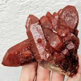 Cuarzo (variedad cuarzo rojo)<br />Toufassmame (Izizauen), Comunidad Alnif, Provincia Tinghir, Región Drâa-Tafilalet, Marruecos<br />10,5 x 8,7 x 4,3 cm.<br /> (Autor: Carles)