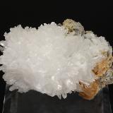 Olshanskyite and RoweiteMina Shijiangshan, Aldea Shijiangshan, Yinwu, Linxi, Ulanhad League, Región Autónoma Mongolia Interior, China5.4 x 4.1 cm (Author: Michael Shaw)