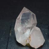 Cuarzo (variedad cristal de roca)<br />La Cabaña, Valdelmar, zona minera de Berbes, Berbes, Ribadesella, Comarca Oriente, Principado de Asturias (Asturias), España<br />25x30 mm<br /> (Autor: Ignacio)