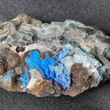 Azurite, Fluorite, limonite<br />Yongping Mine, Yongping, Yanshan, Shangrao Prefecture, Jiangxi Province, China<br />5,5 x 3,5 cm<br /> (Author: Volkmar Stingl)