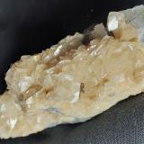 Dolomite (variety Fe-dolomite), FluoriteYongping Mine, Yongping, Yanshan, Shangrao Prefecture, Jiangxi Province, China7,5 x 3 cm (Author: Volkmar Stingl)