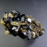 Casiterita, SideritaMina Viloco, Provincia Loayza, Departamento La Paz, Bolivia3 x 2 cm. (Autor: Antonio P. López)